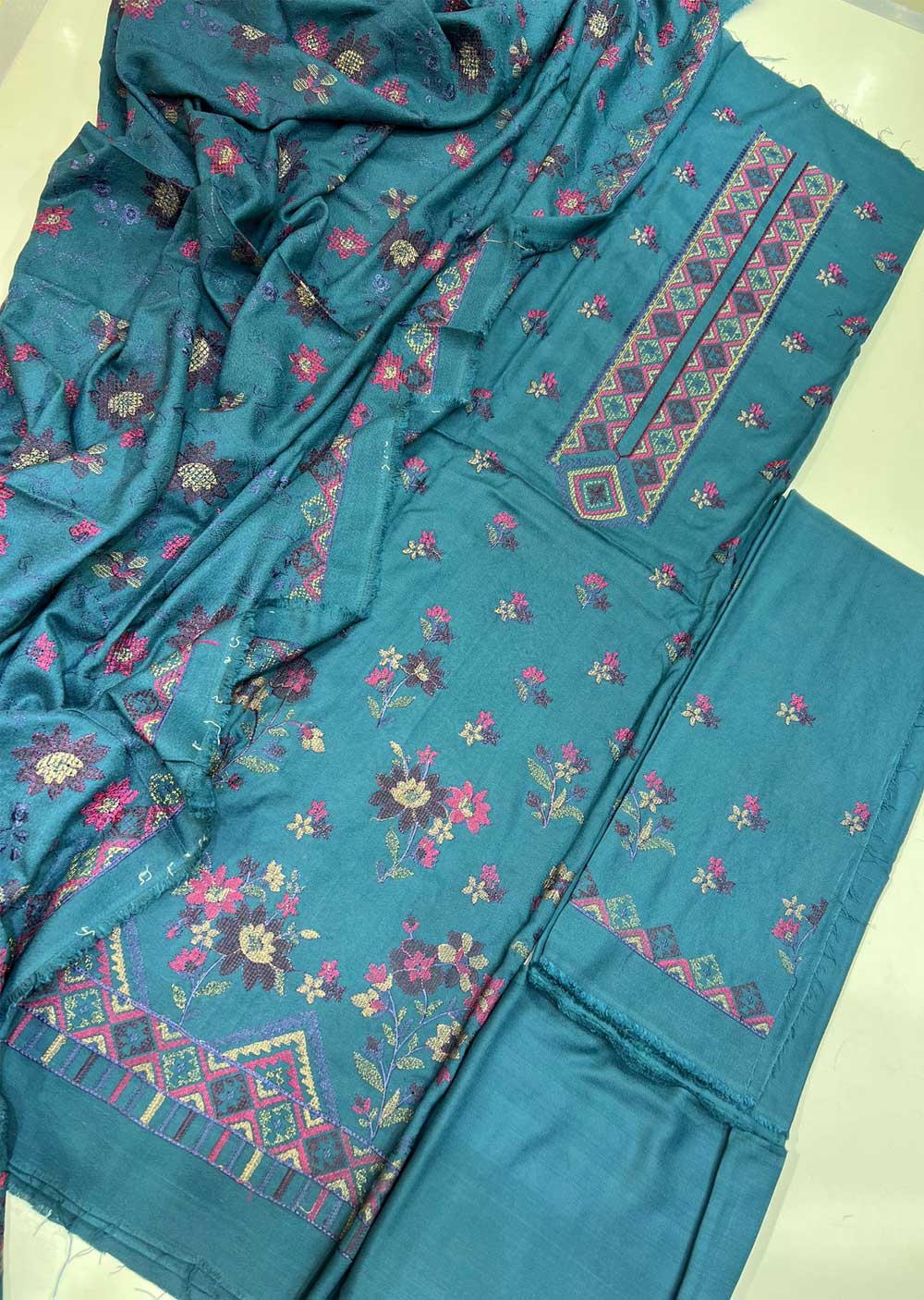ABGL01 Gul-Noor - Unstitched Winter Suit - Image 8