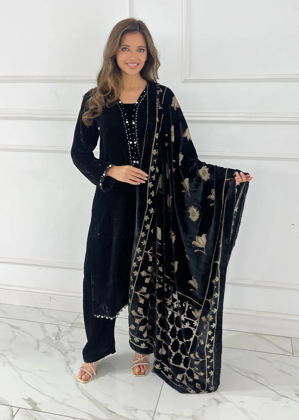 ALM-104 - Velvet Suit With Palachi Scarf