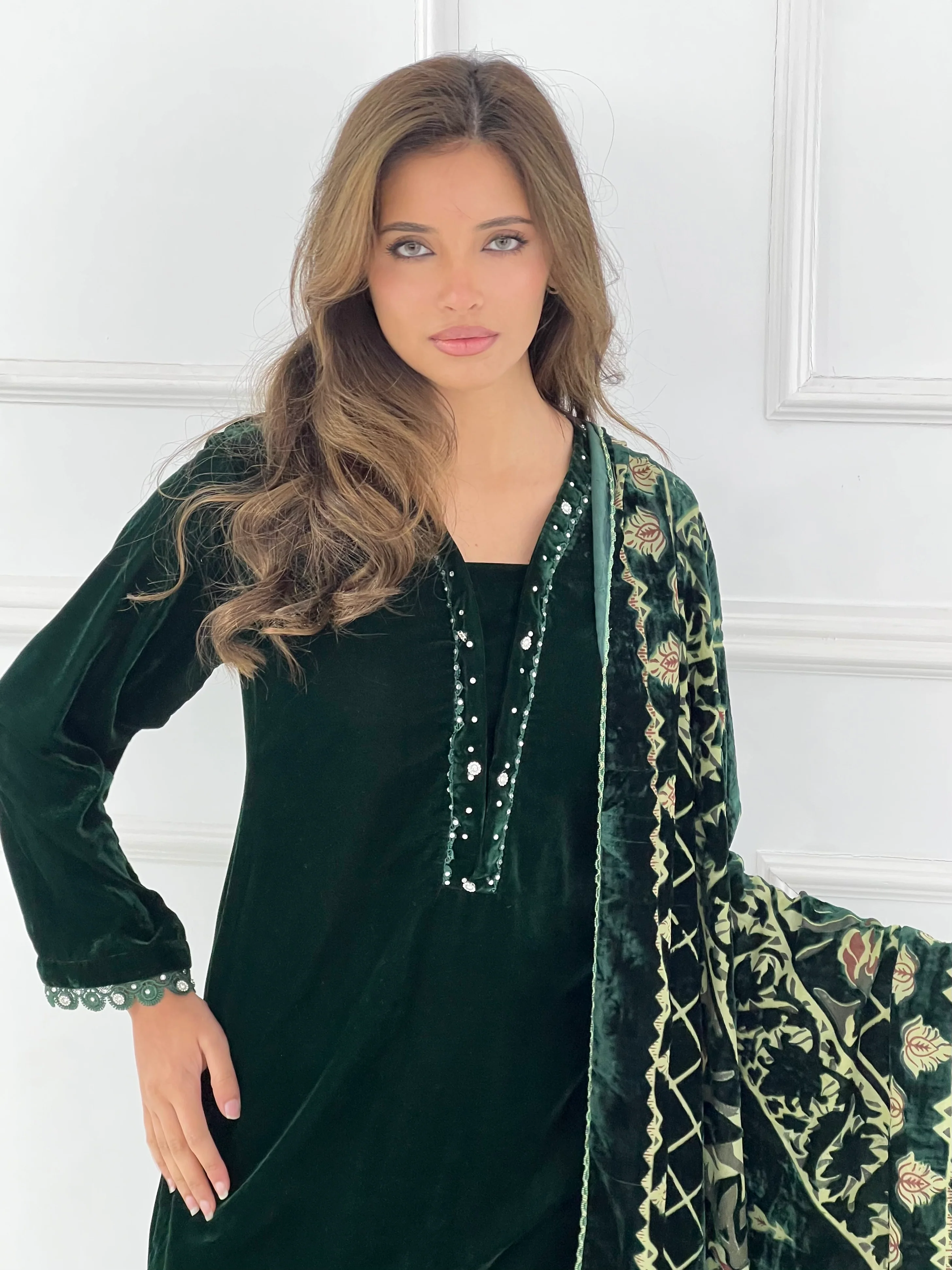ALM-104 - Velvet Suit With Palachi Scarf - Image 13