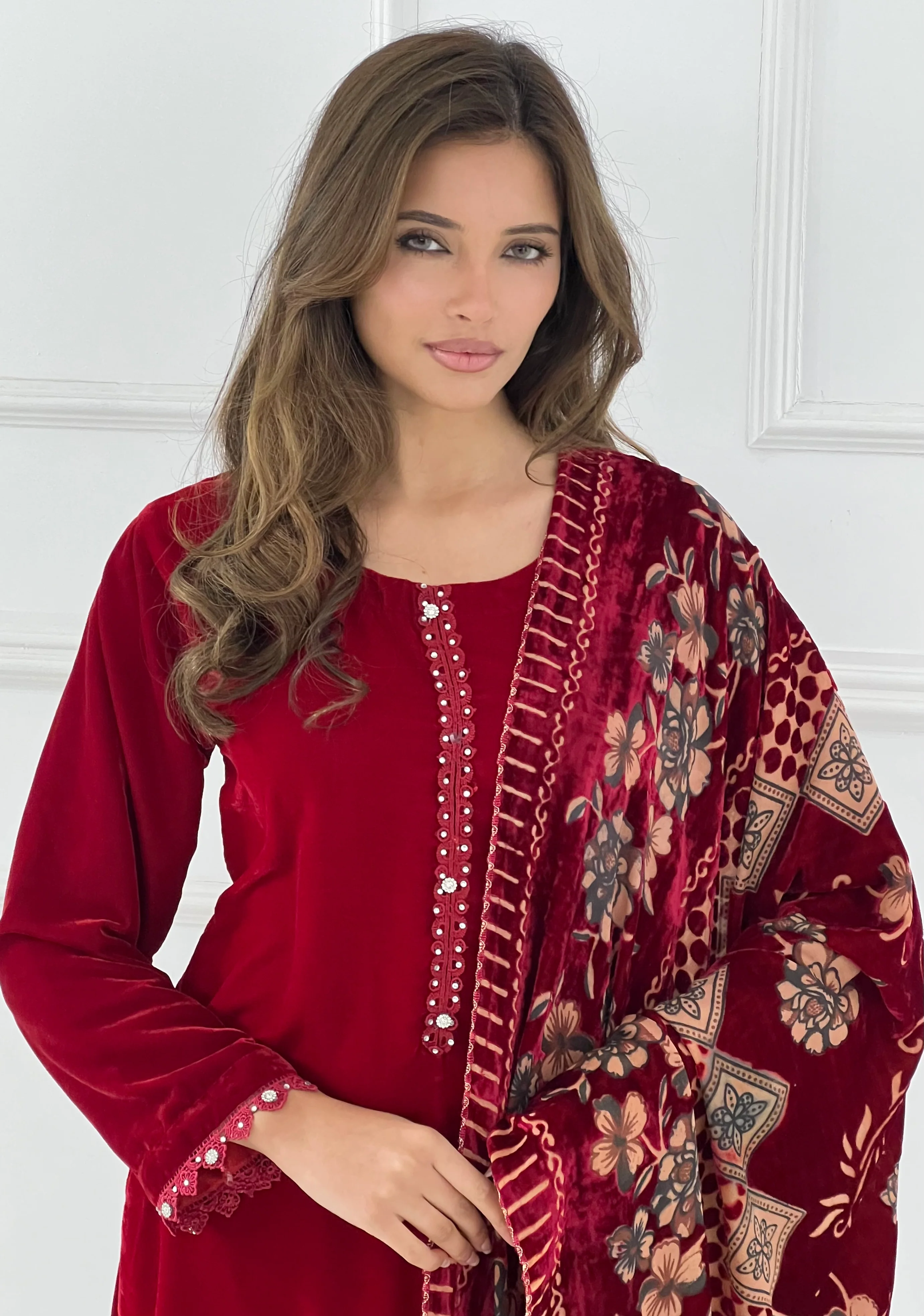 ALM-104 - Velvet Suit With Palachi Scarf - Image 15