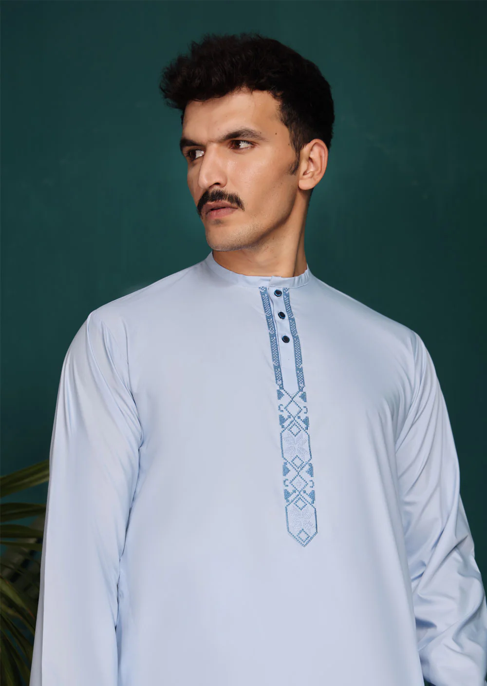 ASM26 Mens Embroidered Thobe - Image 3