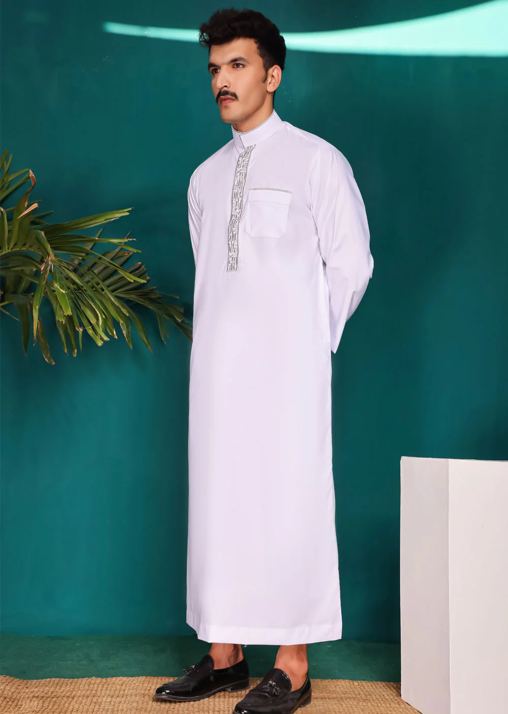 ASM27 Mens White Embroidered Thobe - Image 2