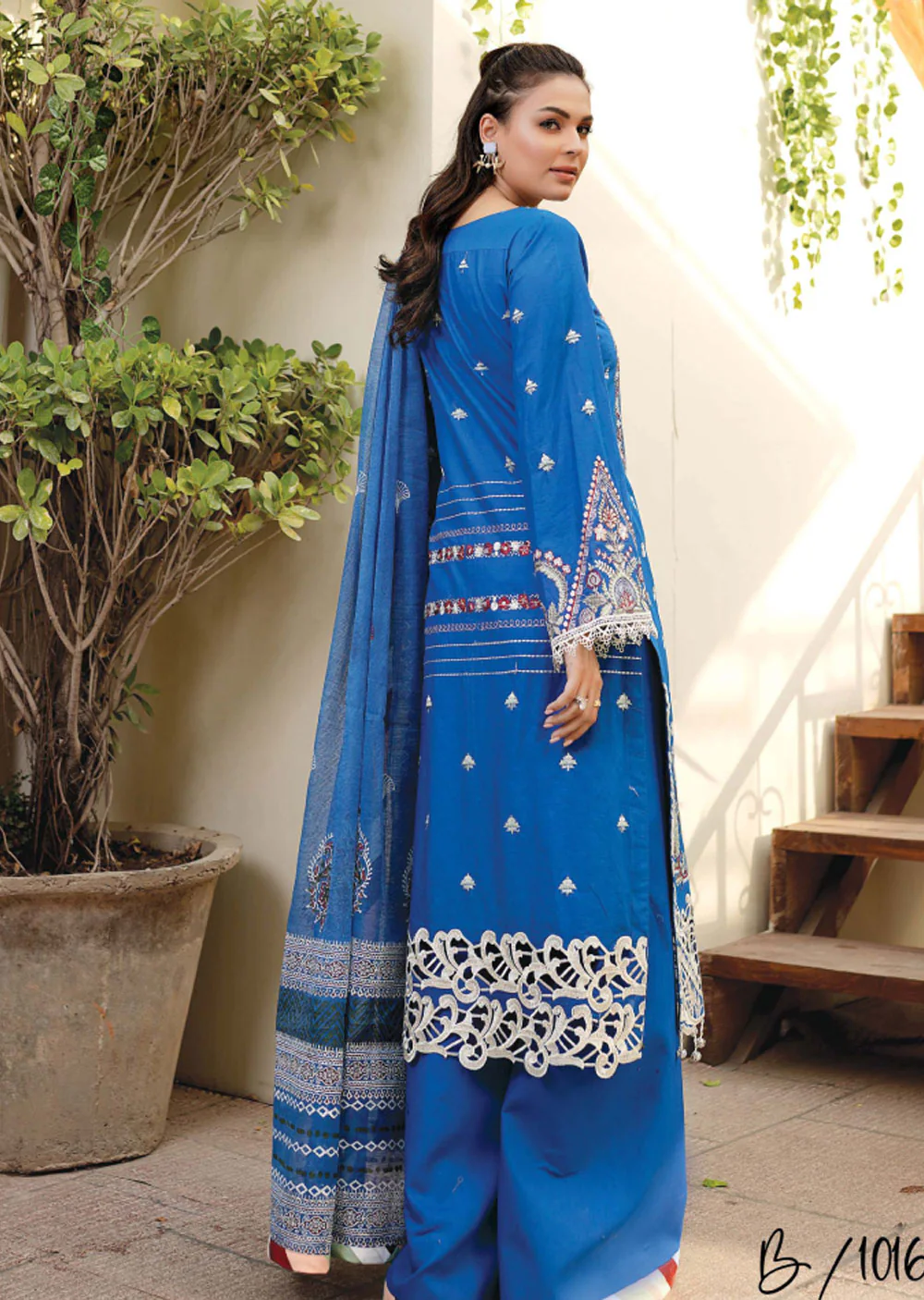 B-1106 - Unstitched - Bahaar Luxury Lawn Collection 2023 - Image 2