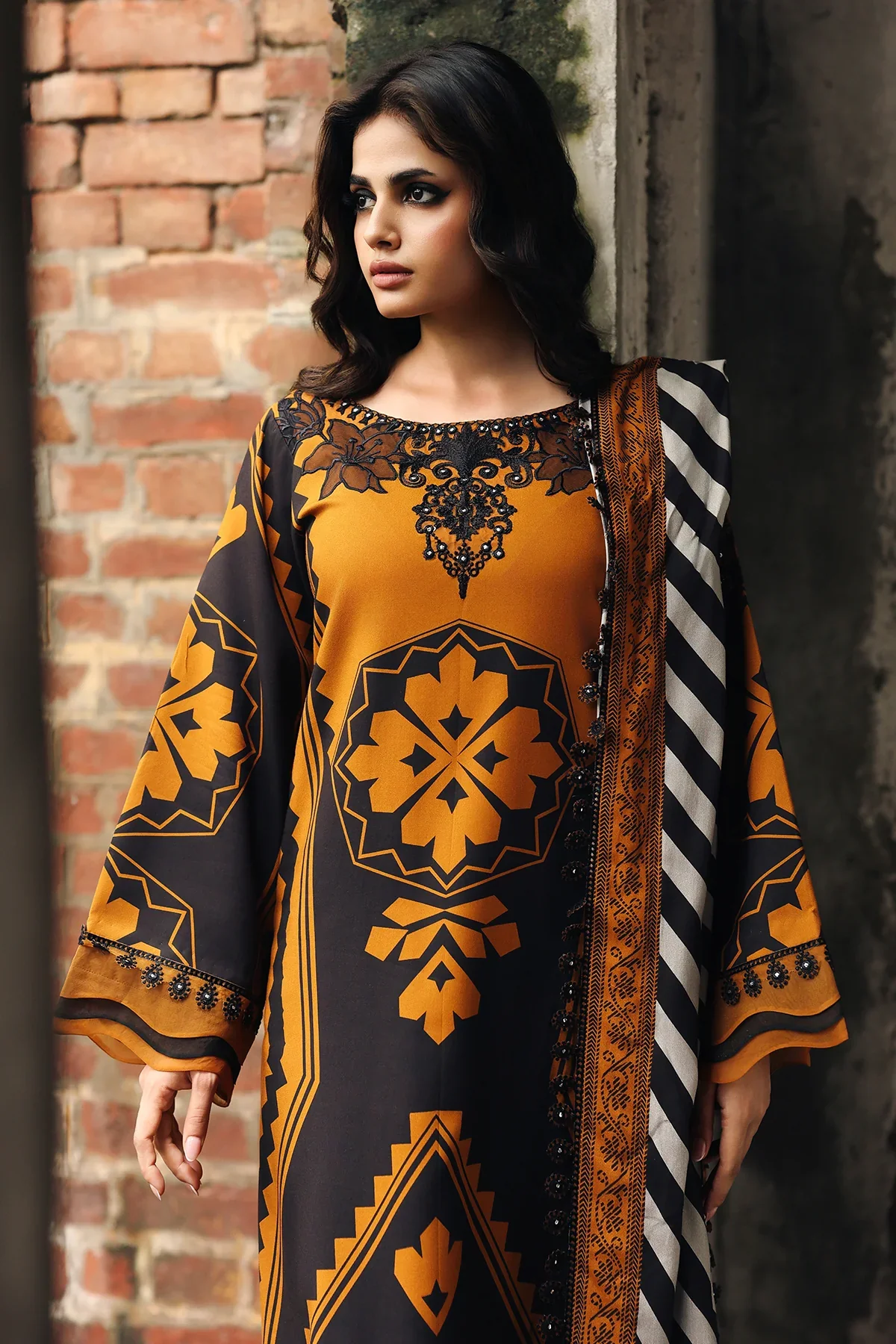CCW6-13-Unstitched Embroidered Linen Collection 2025 - Image 2