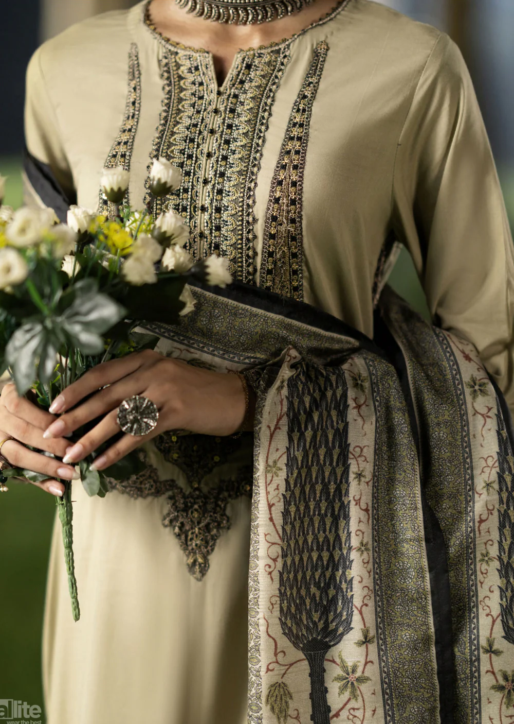 DSE-06 - Readymade - Shanasai Signature Linen Collection by Casualite 2024 - Image 2