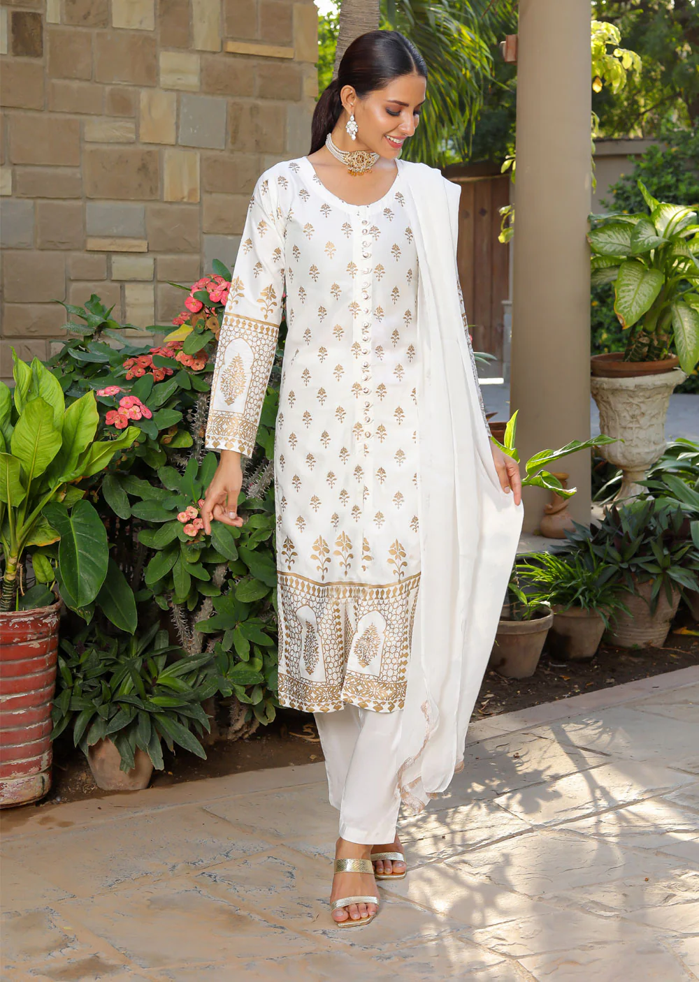 HK221 - White Readymade Suit