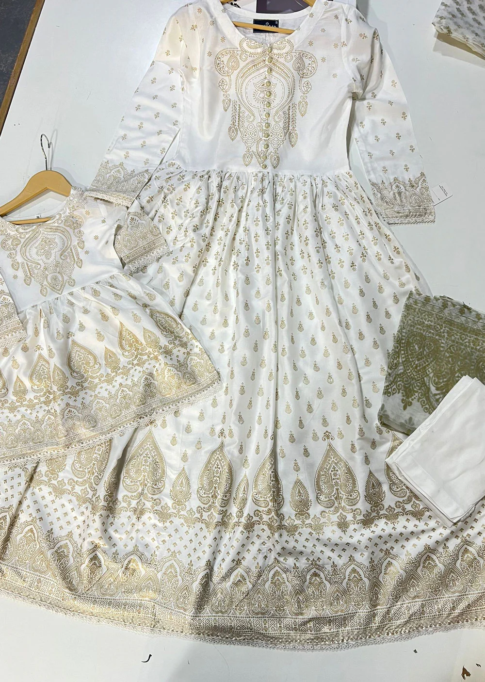 HK245 Gavinchi - Readymade Mother & Daughter Dress - Image 33