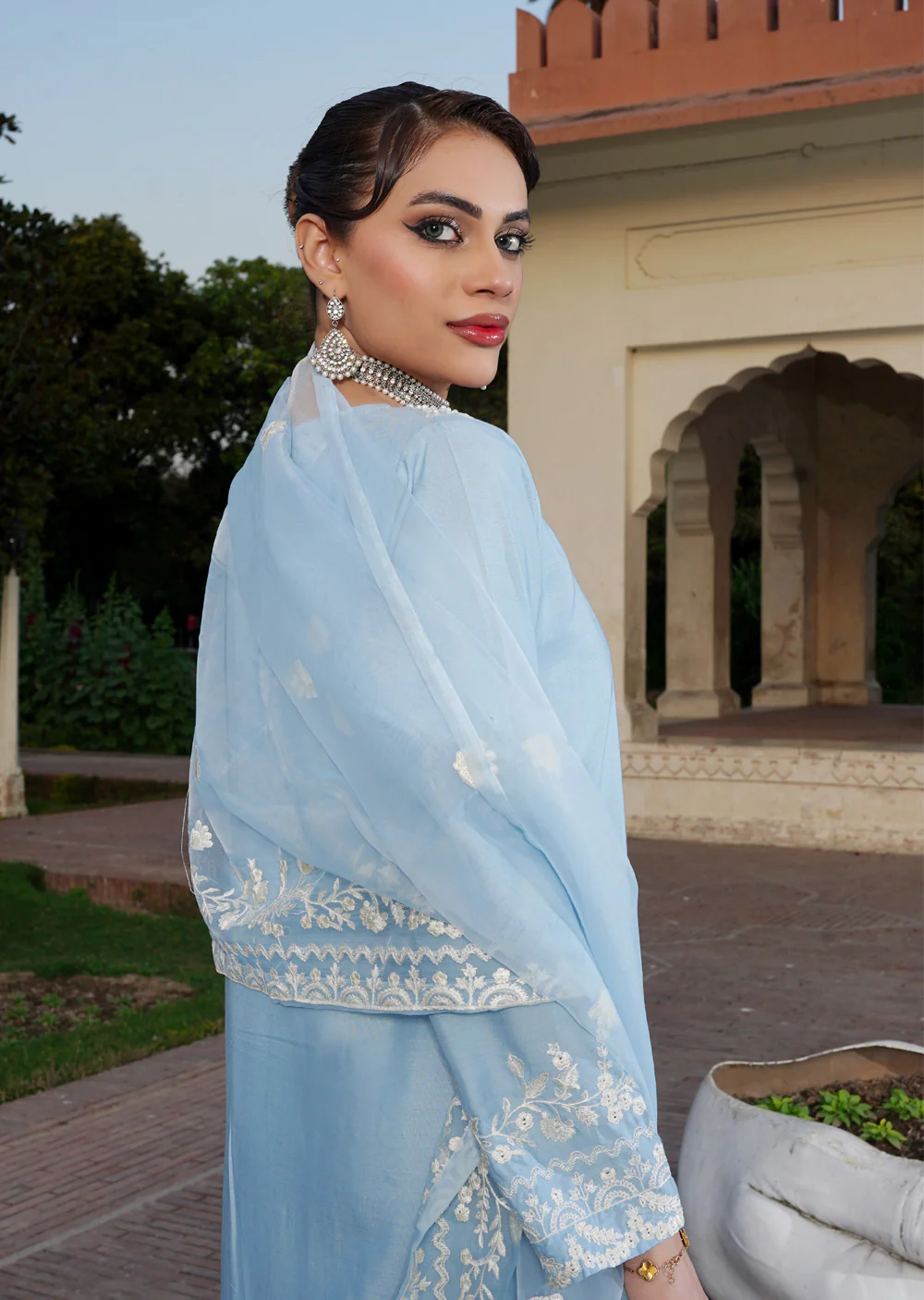 HK286 - Ima - Blue Linen Suit - Image 3