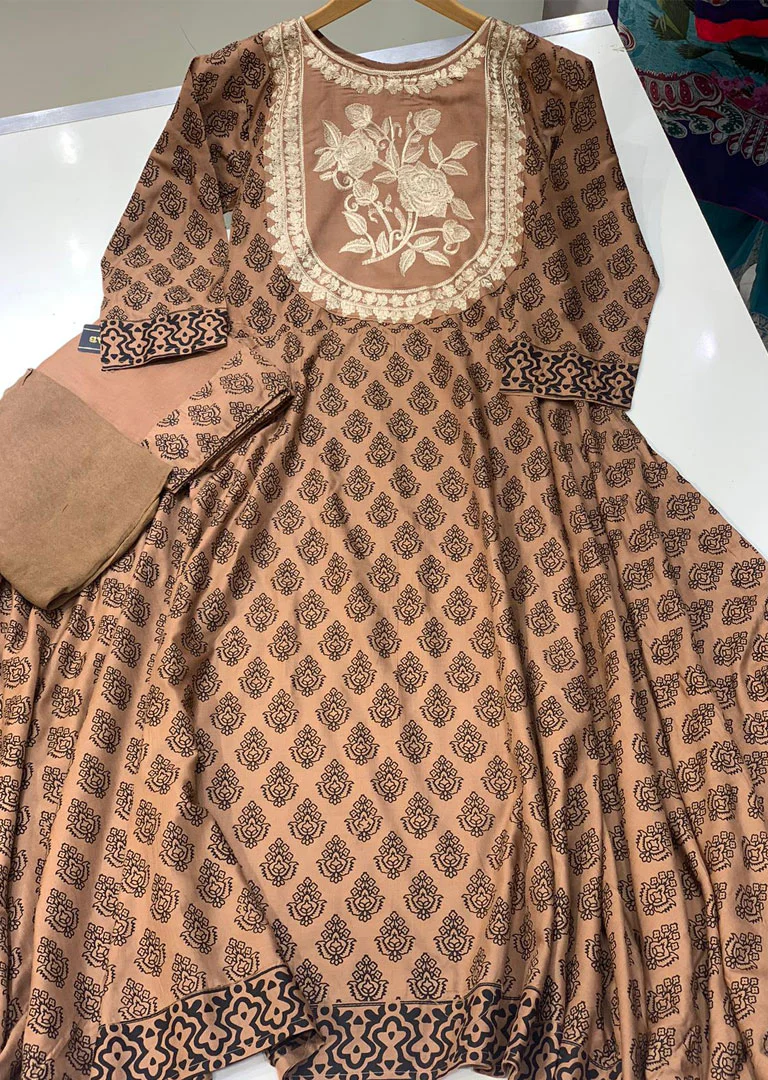 HK47  Embroidered Linen Suit - Image 7