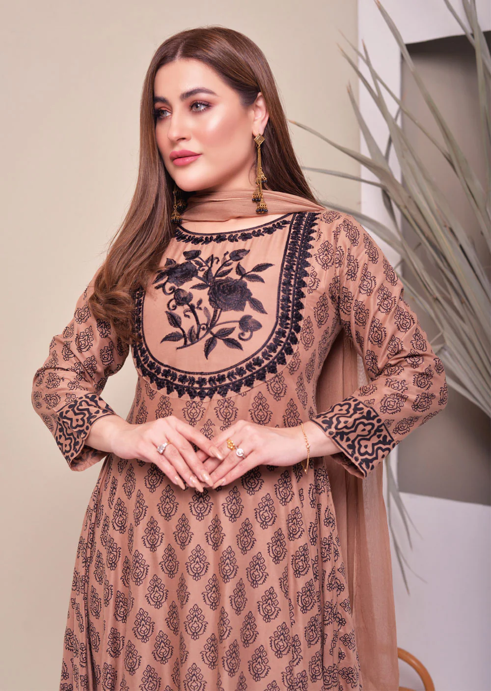 HK47  Embroidered Linen Suit - Image 8