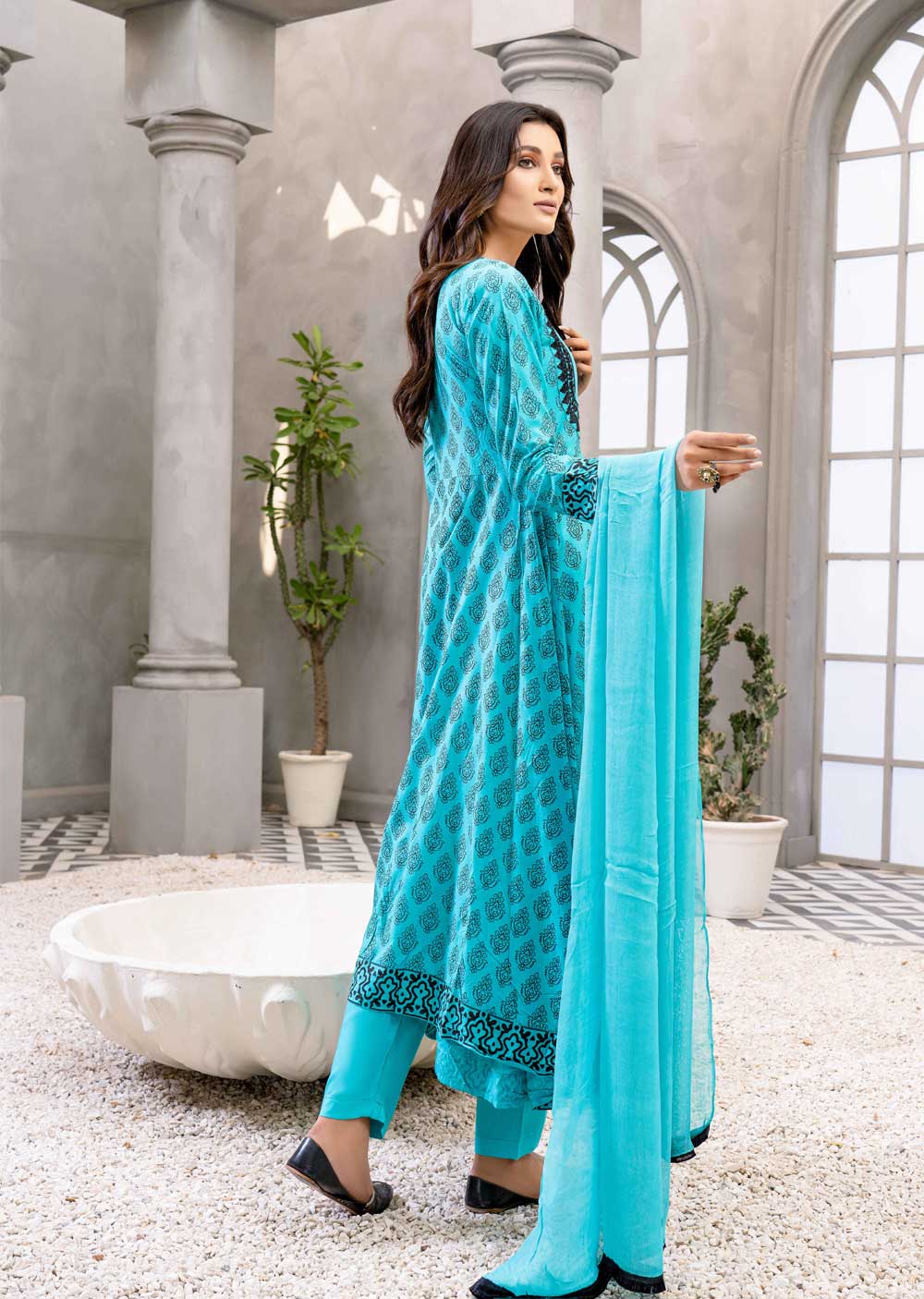 HK47 Turquoise Embroidered Linen Suit - Image 2