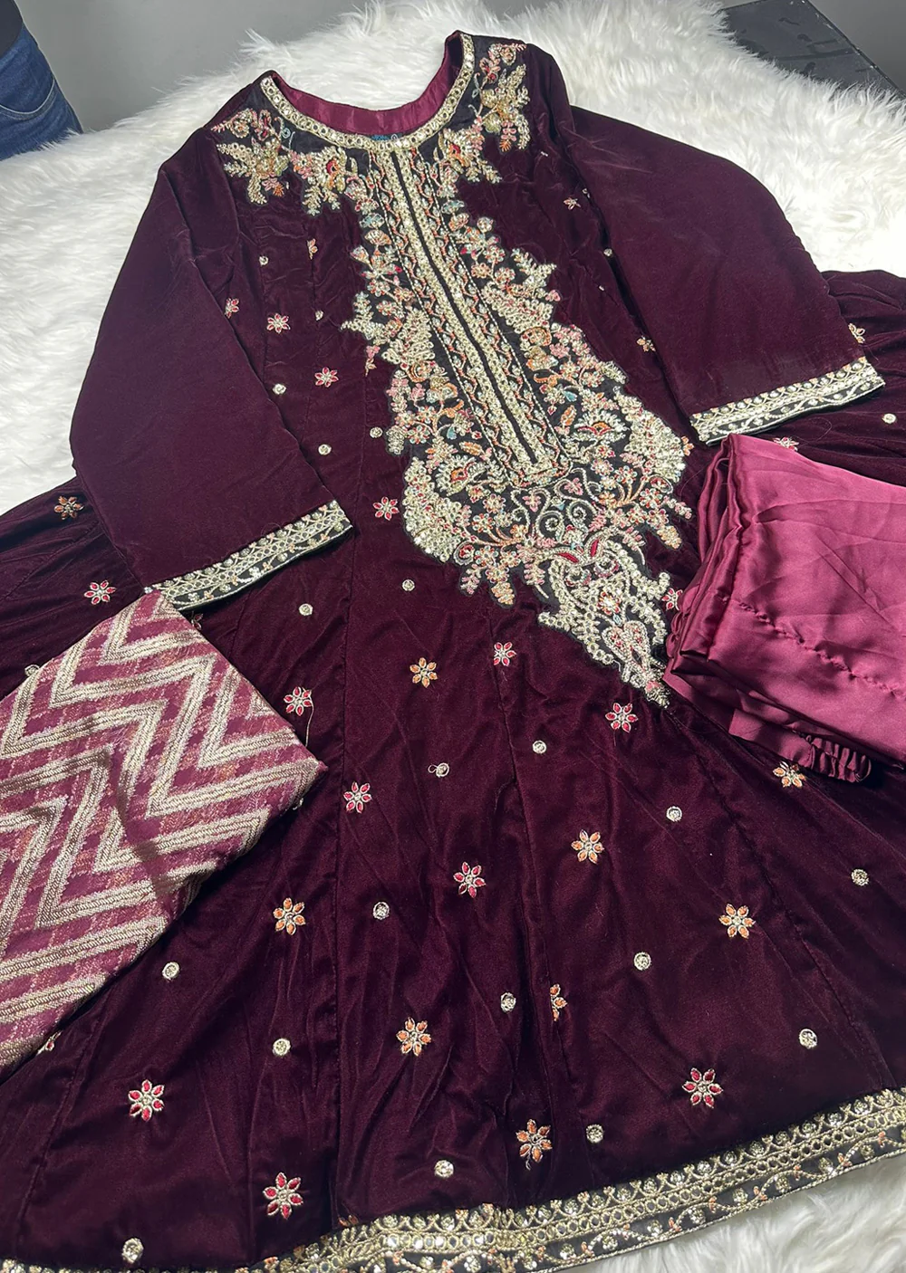 HSS-158 - Red - Readymade Heeras Sapphire Velvet Majesty Suit