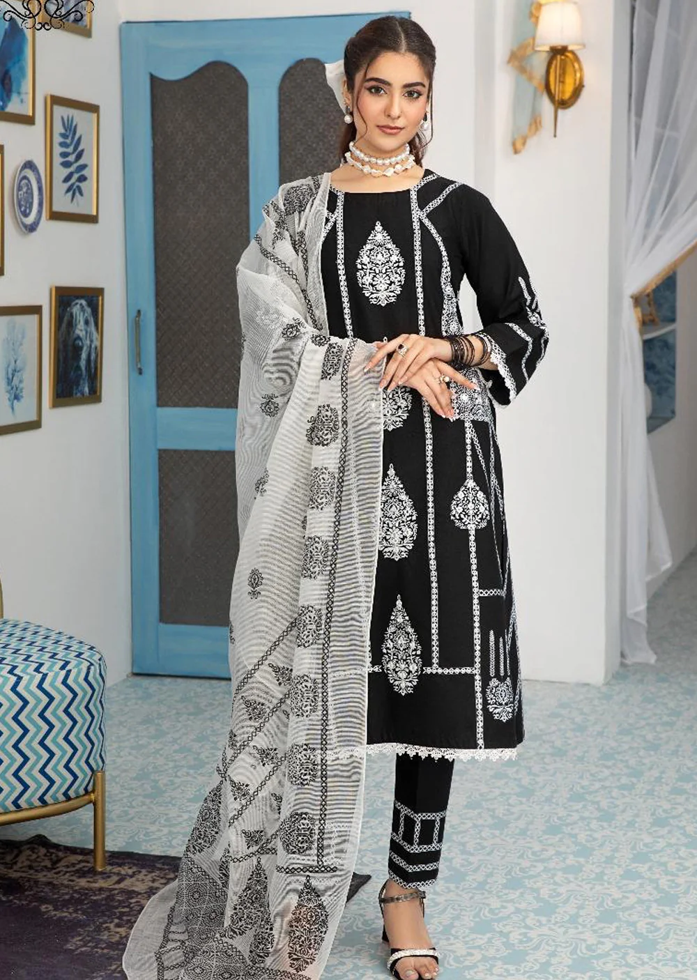 HSS-281 - Readymade Heeras Suit