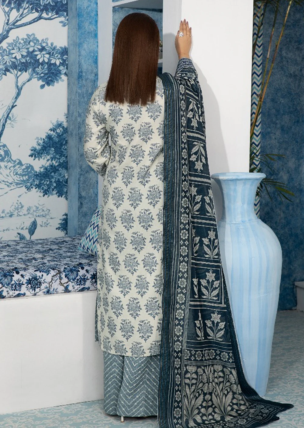 HSS-298 - Readymade Heeras Suit - Image 4