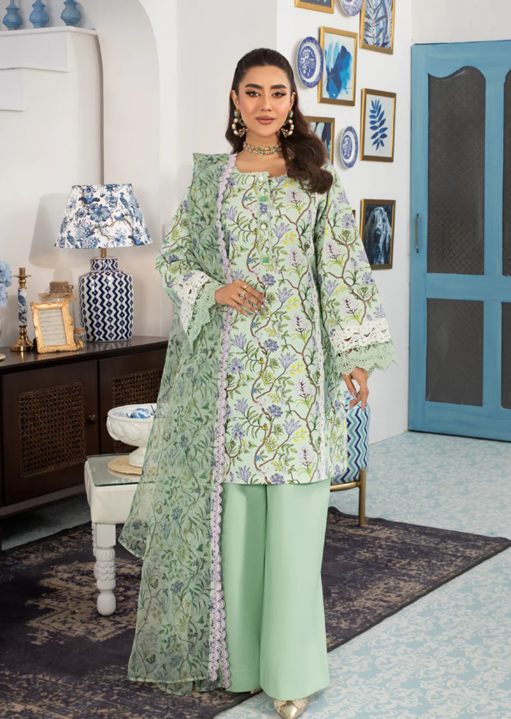 HSS-327 - Readymade Heeras Suit