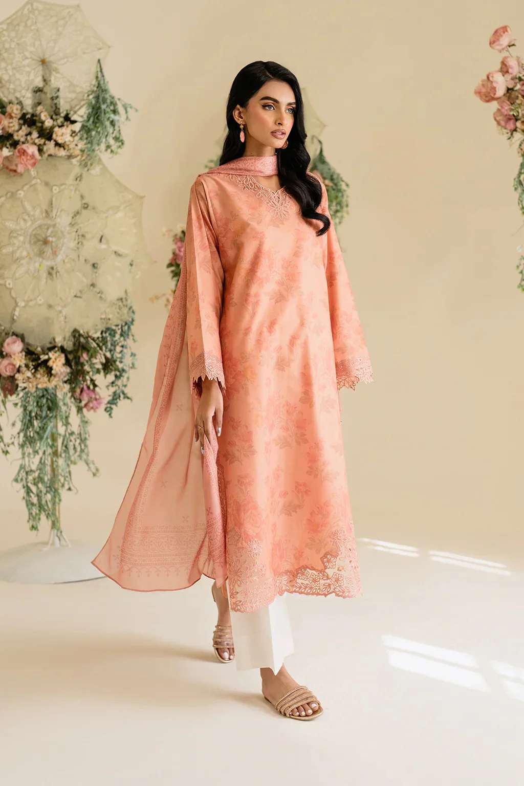 IFE-UE-433-Iznik Printed Lawn Edition 2025 - Image 4