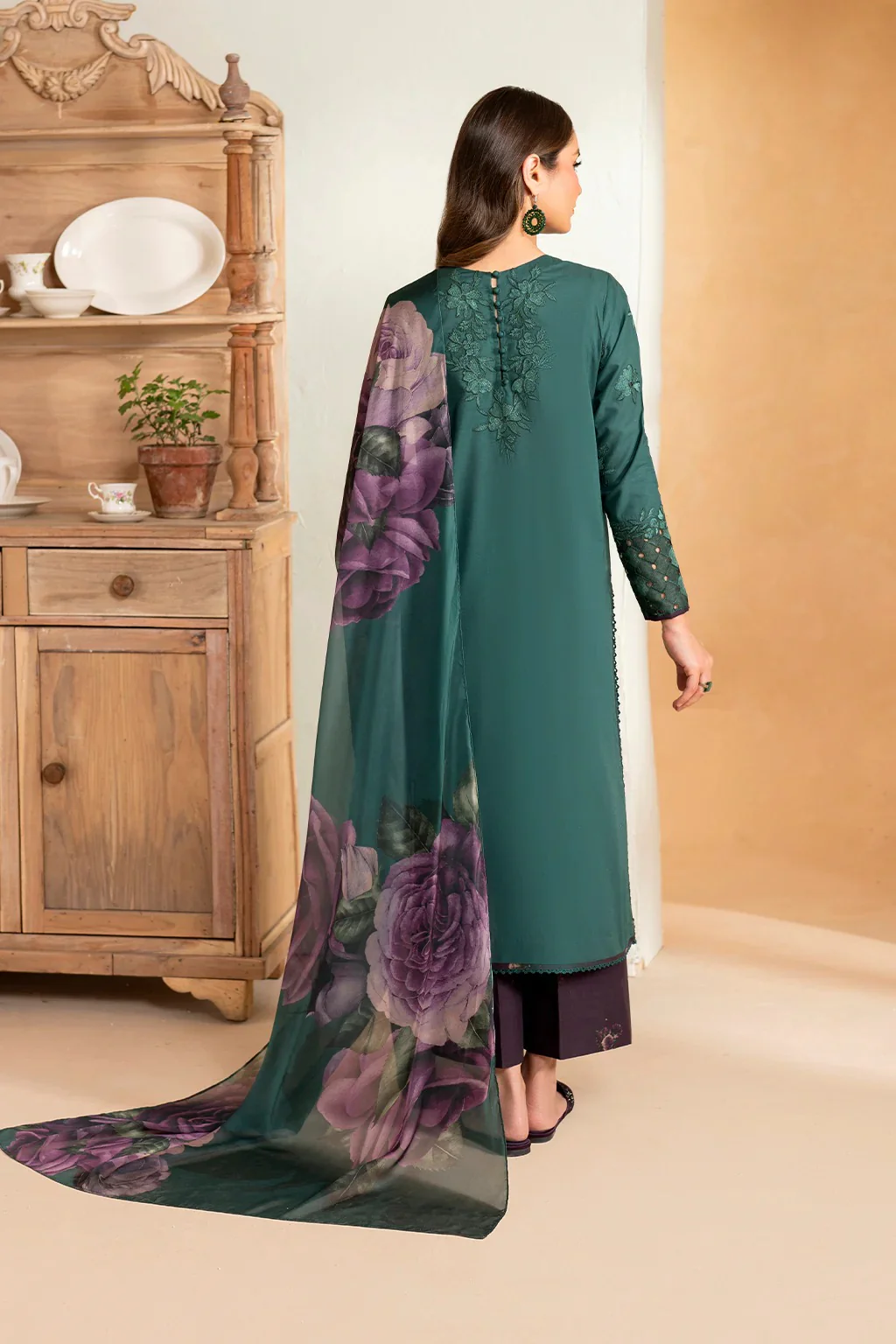 IFE-UE-468-Iznik Printed Lawn Edition 2025 - Image 3