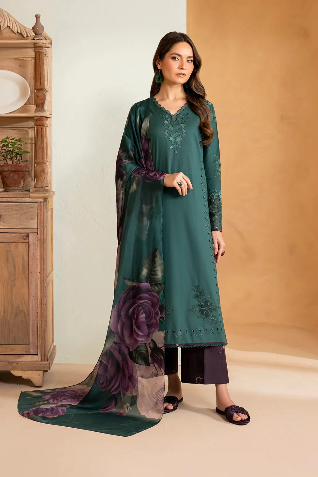 IFE-UE-468-Iznik Printed Lawn Edition 2025 - Image 8