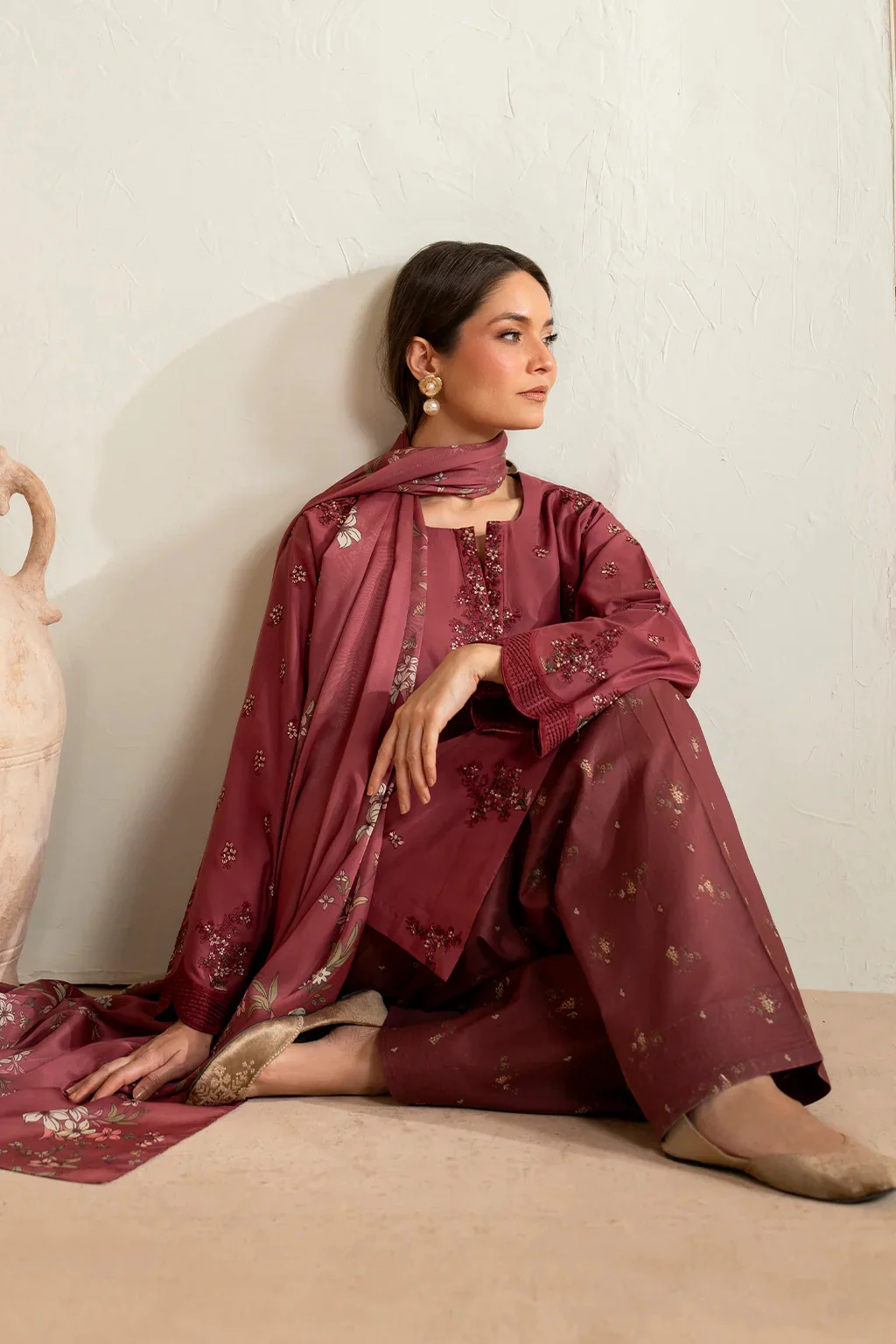 IFE-UE-469-Iznik Printed Lawn Edition 2025 - Image 9