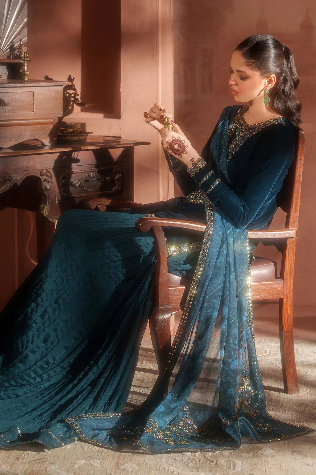 IV-64 Readymade Iznik Embroidered Velvet Edition 2025 - Image 4