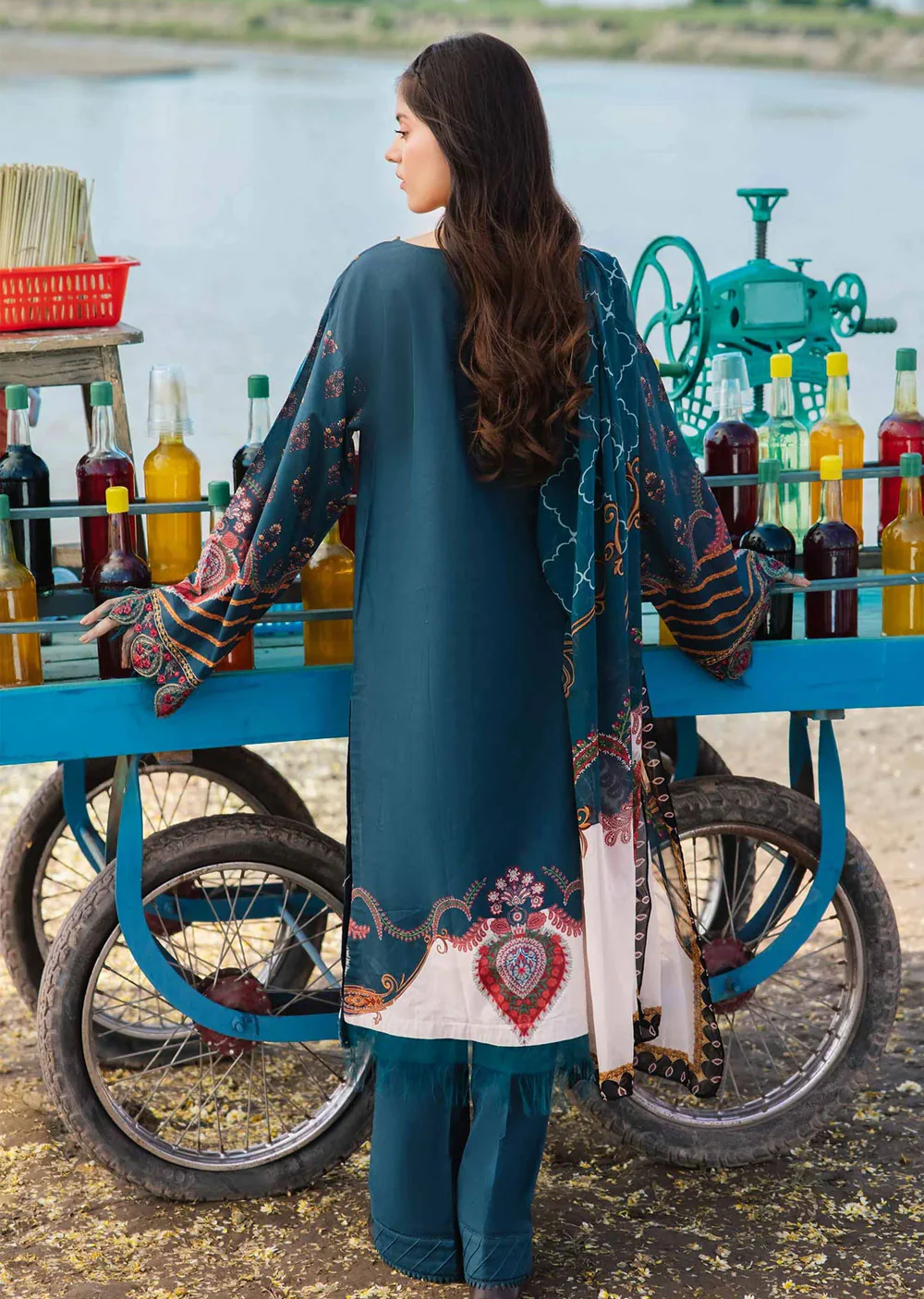 MBCS-407-A - Readymade - Maria B M.Basics Lawn Collection 2024 - Image 4