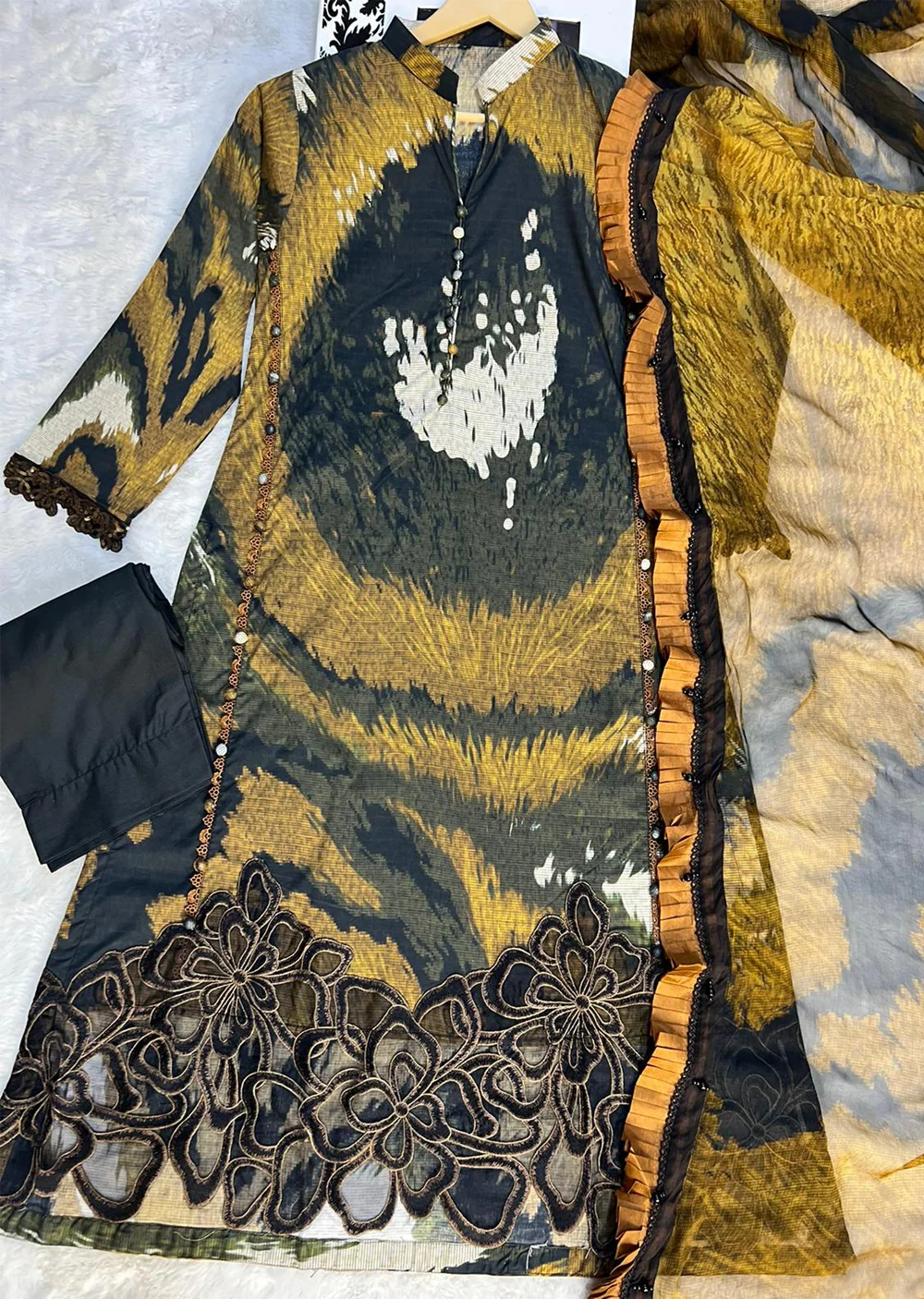 MPTR-2410-B - Readymade - Maria B MPRINTS Collection 2024 - Image 3