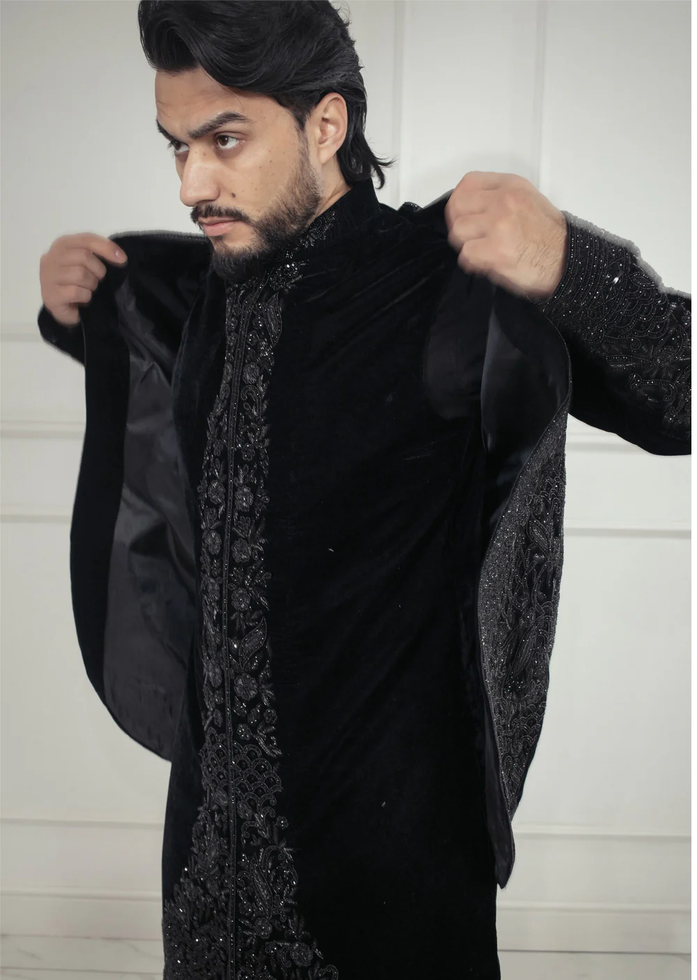 MSFF0017 Grooms Black Sherwani Set - Image 4