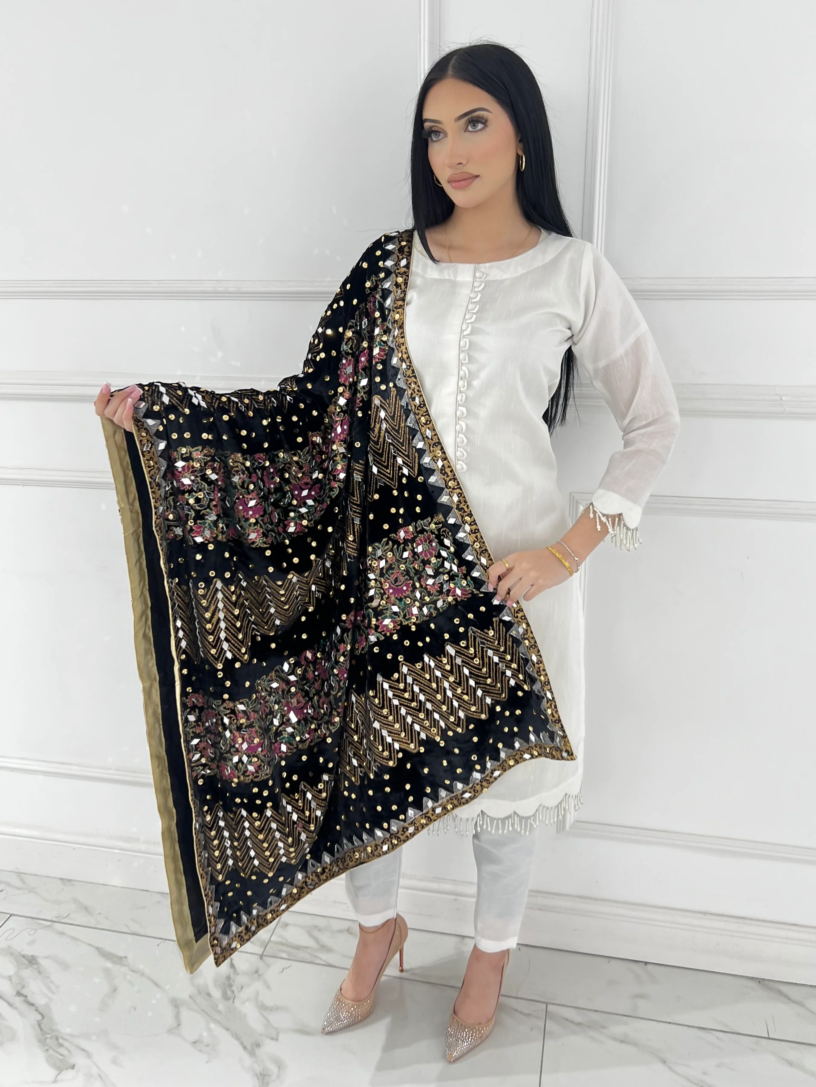 RBY-133- New Luxury Velvet Shawl 2025 - Image 4