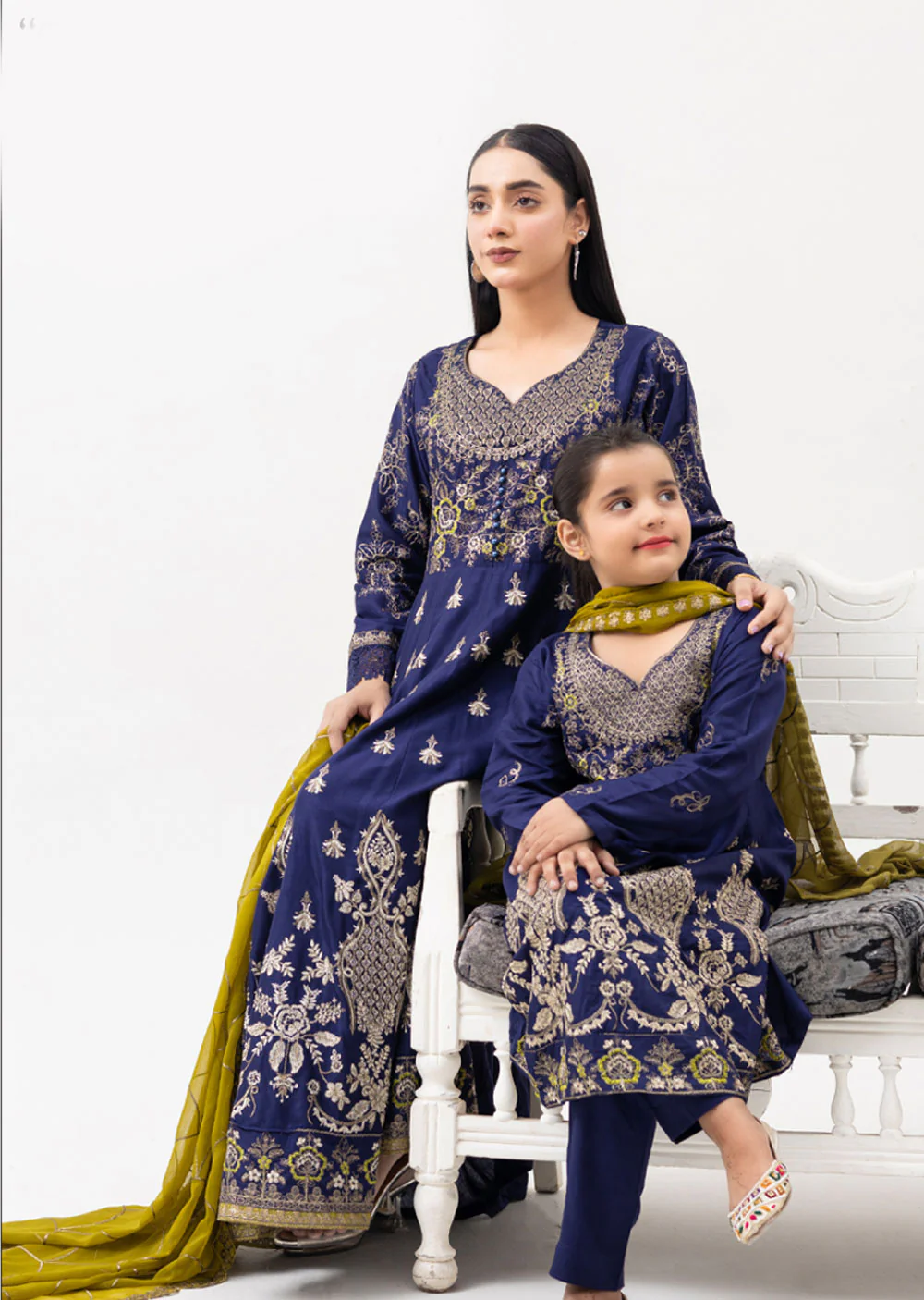 RGZ4019 Readymade Navy Linen Dress Mummy and Me - Image 3