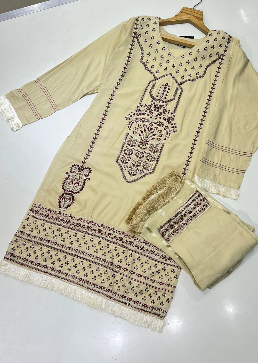 RGZ752 Cream Readymade Linen Suit