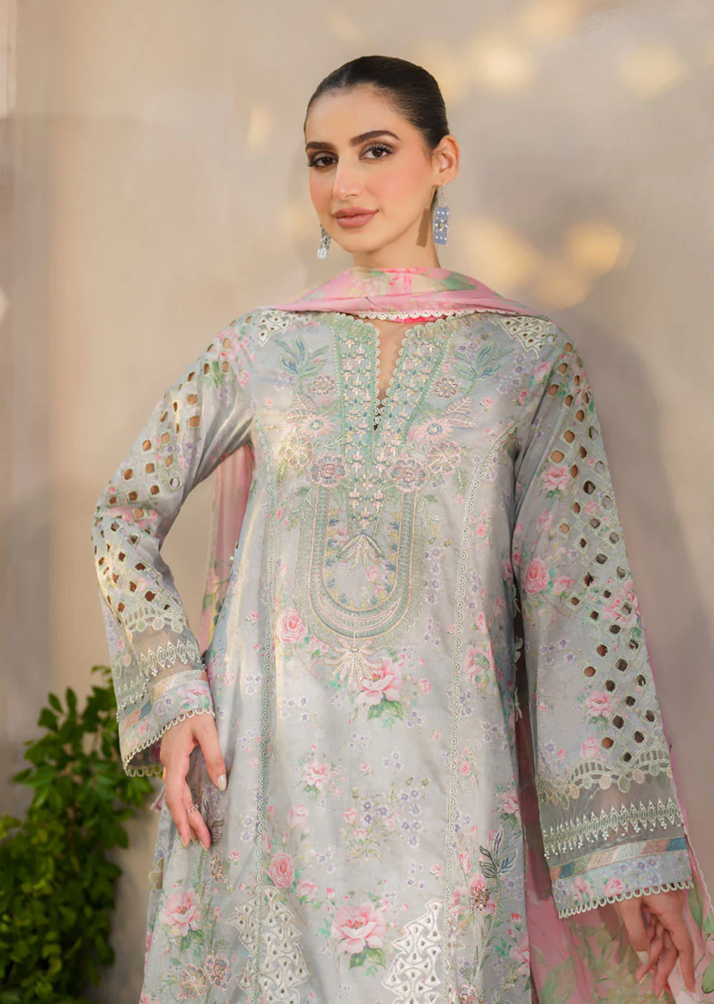 SFL-07-R - Readymade - Festive Lawn Collection by Iznik 2024 - Image 4
