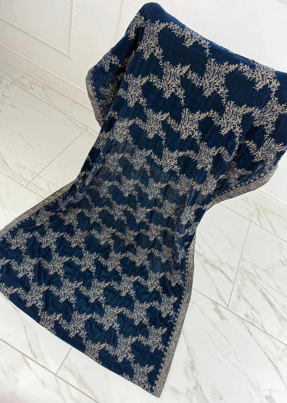 SMV102 Embroidered Velvet Shawl - Image 11
