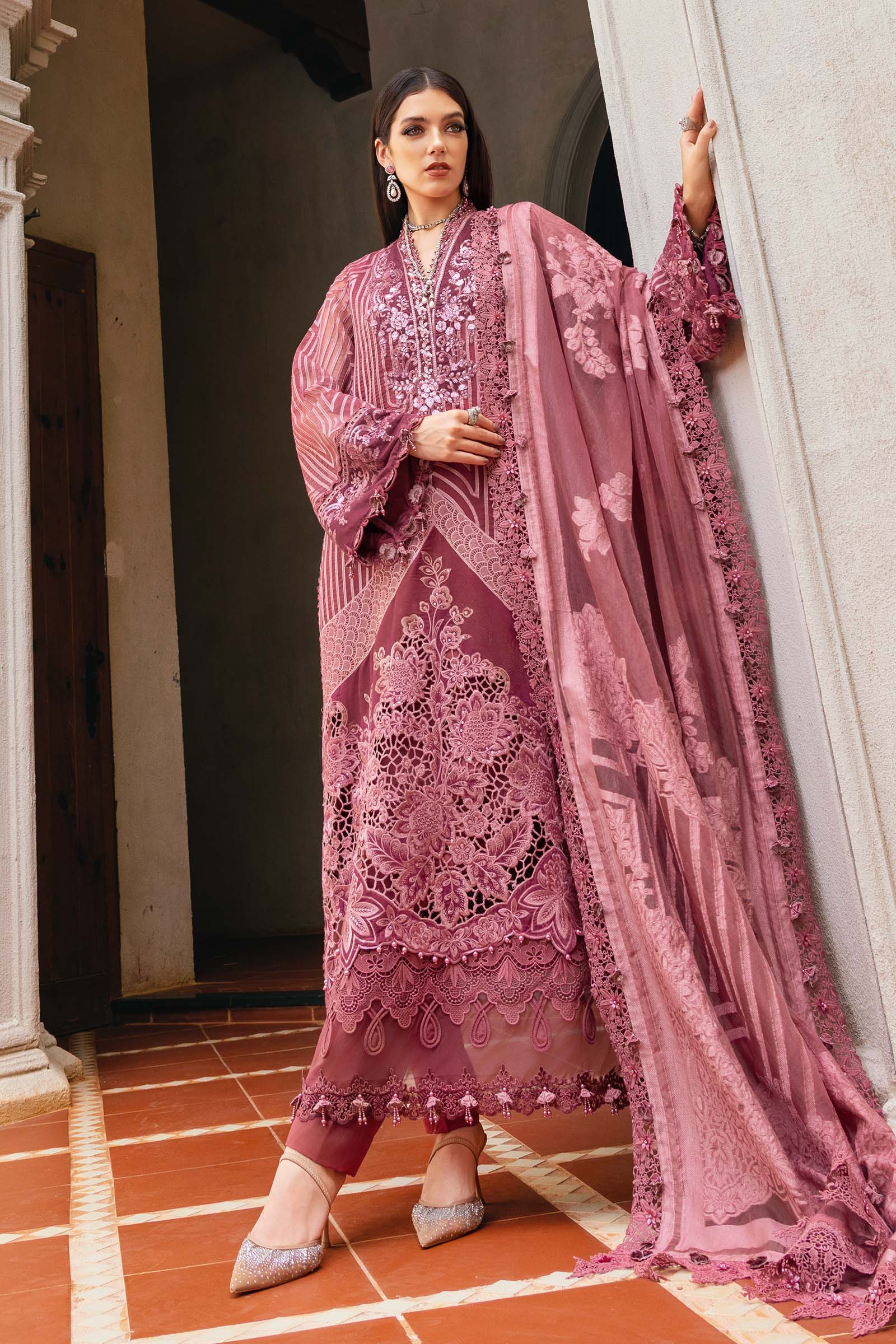 WL-1304- Maria b Embroidered Organza Suit 2025 - Image 5