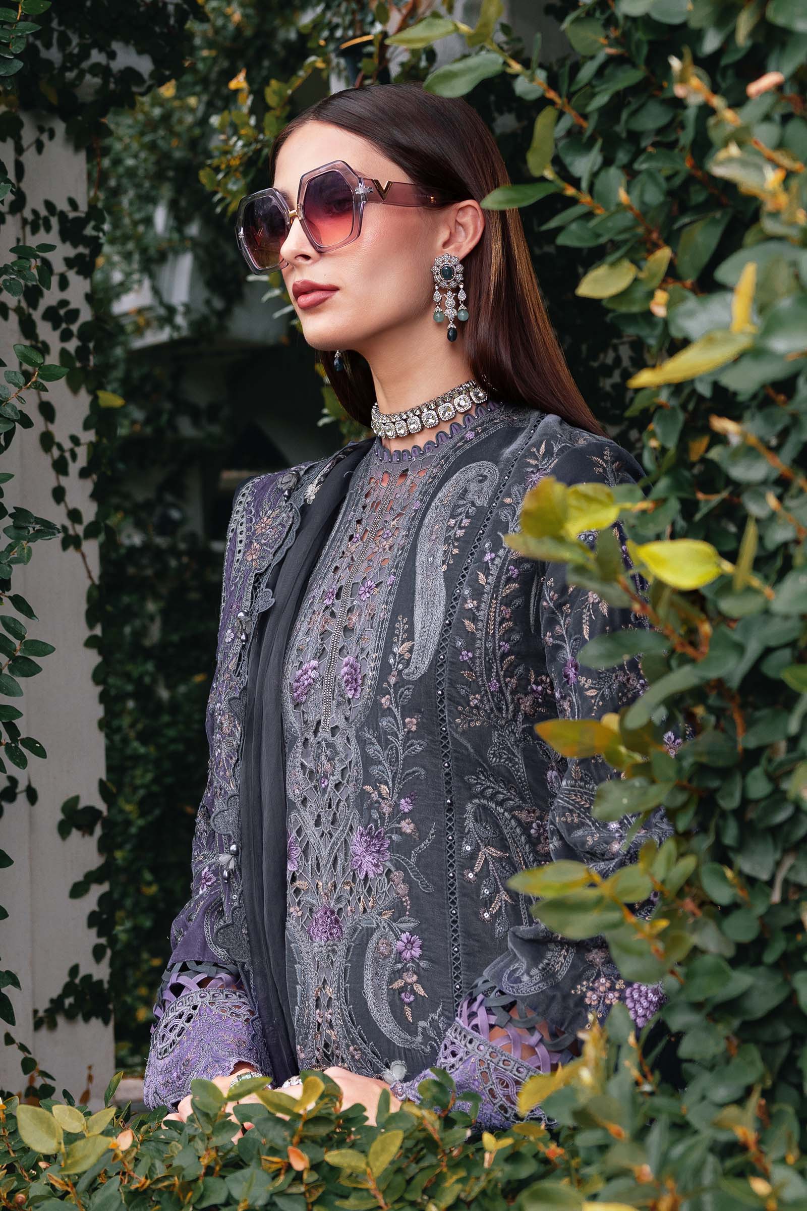 WL-1305- Maria b Embroidered Velvet Suit 2025 - Image 4