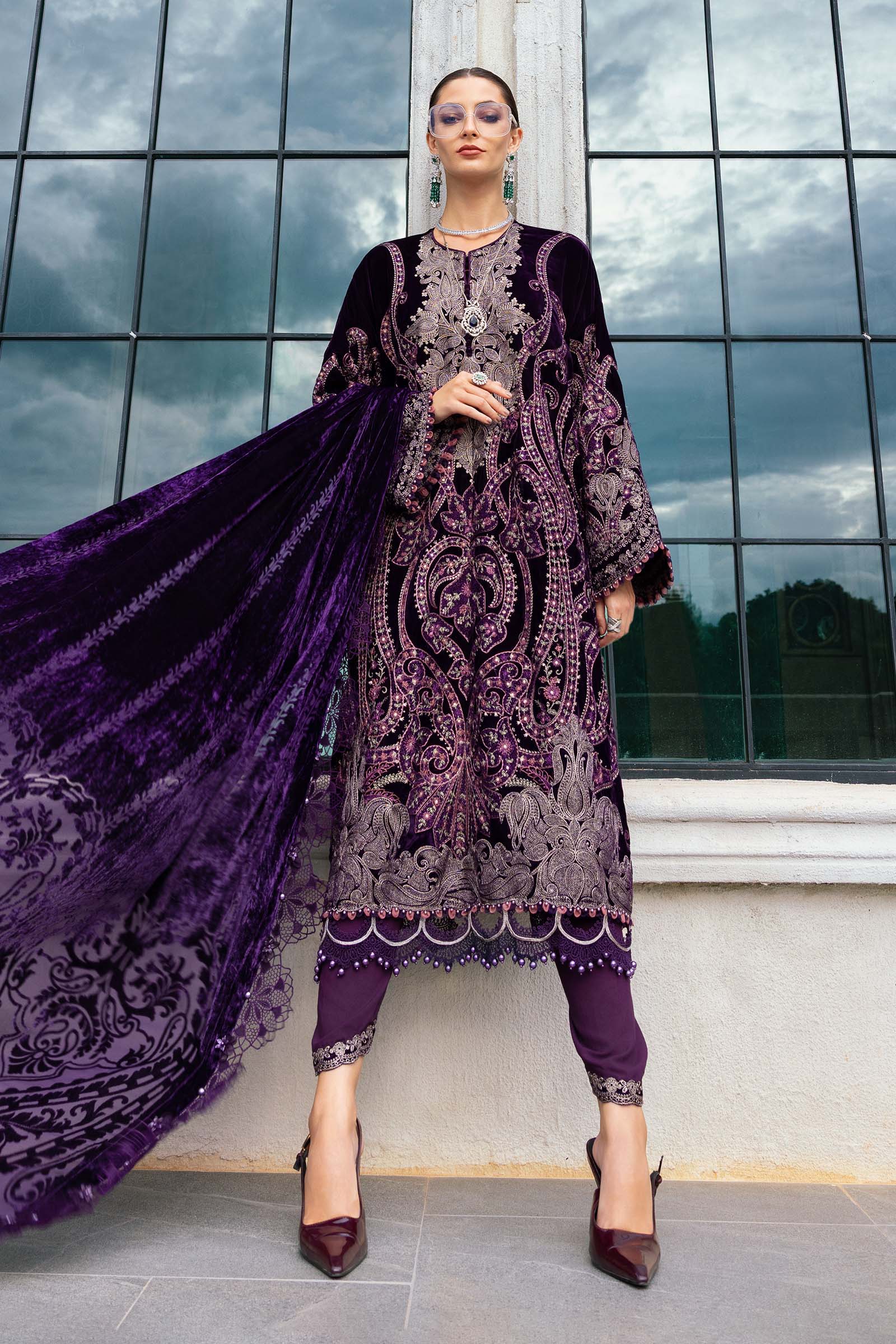 WL-1311-Maria b Embroidered Velvet Suit 2025 - Image 4